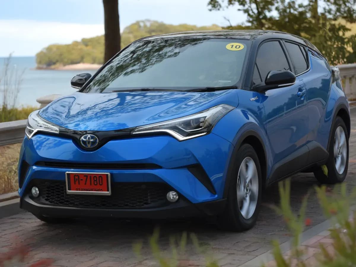 C-HR โตโยต้าไฮบริดทรงดึงดูดสายตา